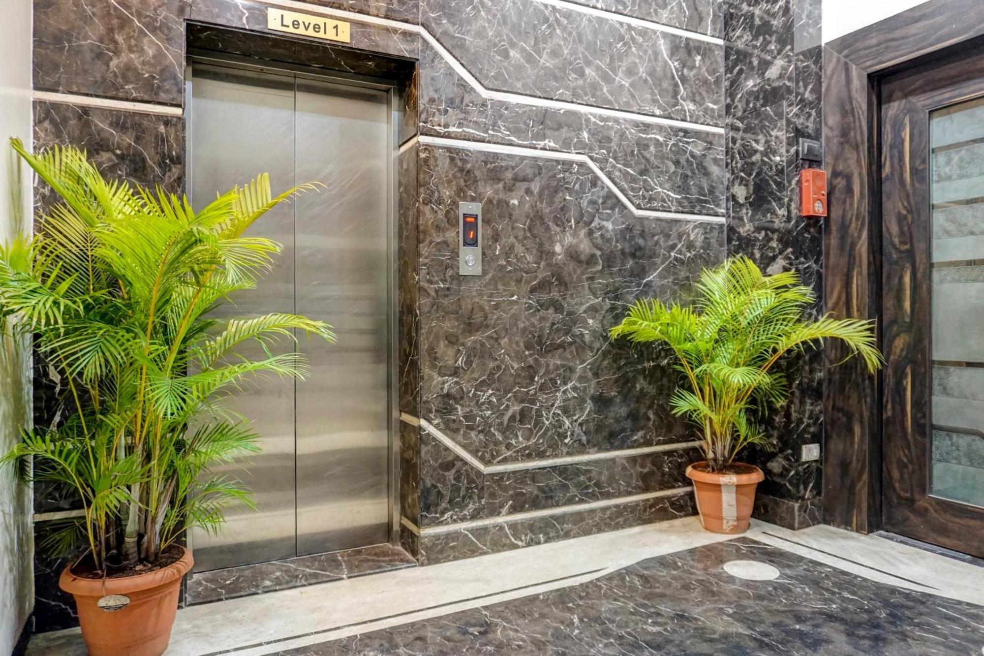 Hotel Tej Inn Plaza Near Igi Airport Delhi New Delhi Exteriör bild